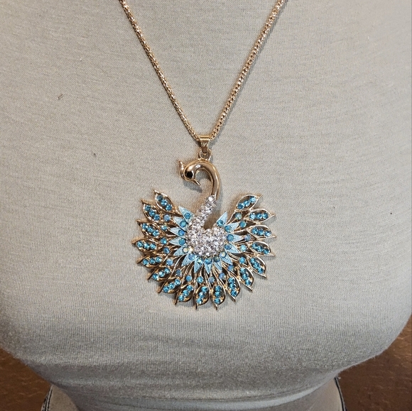 BLUE n GREEN PEACOCK STATEMENT NECKLACE - Picture 3 of 3